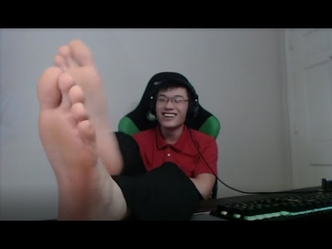 Sexy Asian boy playing Osu with his feet - ThisVid.com
