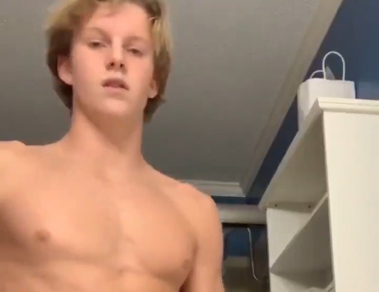 Preppy tennis player twink strokes for you - ThisVid.com