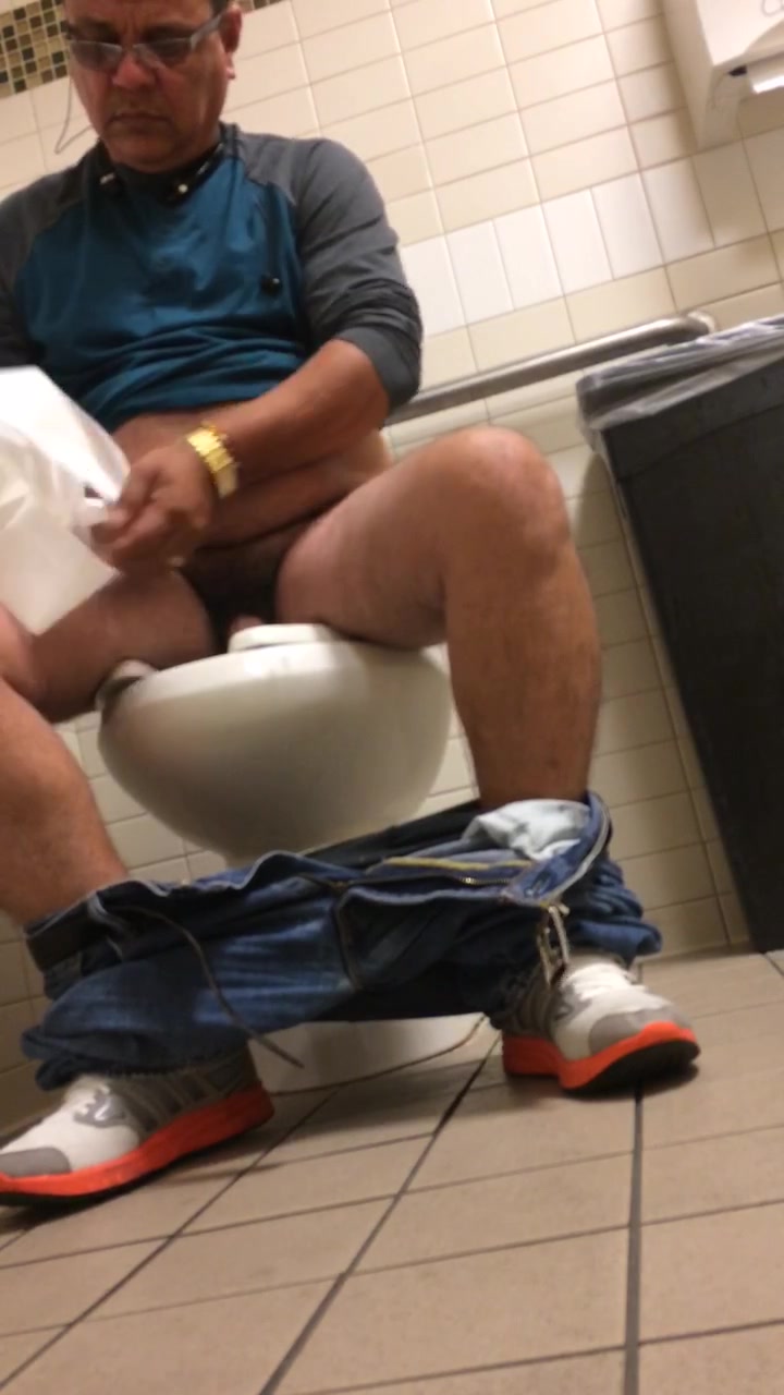 voyeur older men toilet hidden cam Porn Photos