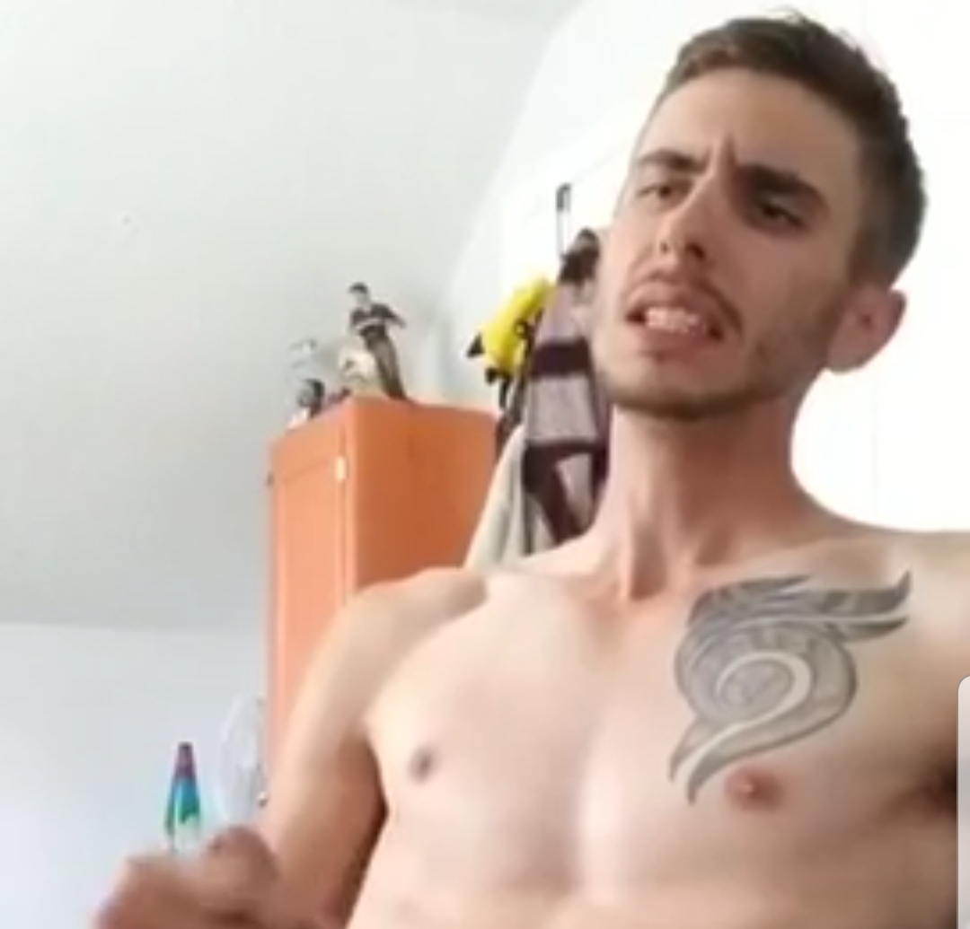 Really great set of bouncing balls on this guy - ThisVid.com