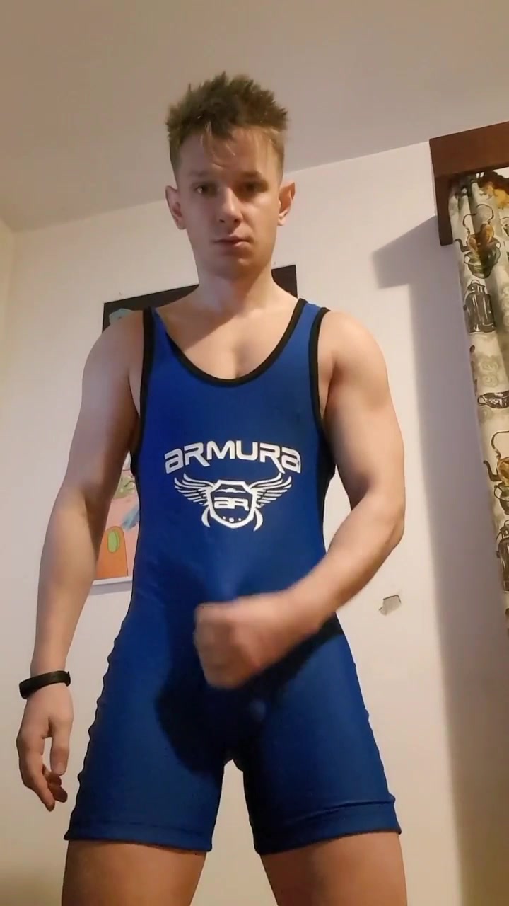 Horny wrestler cums in his singlet Sex Pic Hd