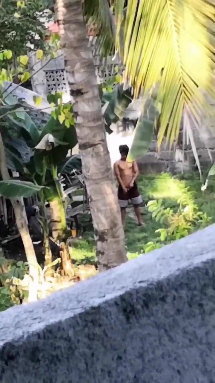 CAPTURING ASIAN BOY PISSING OUTSIDE