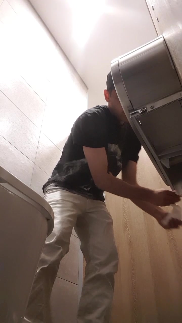 Toilet bv 27B- Cute guy pooping photo pic