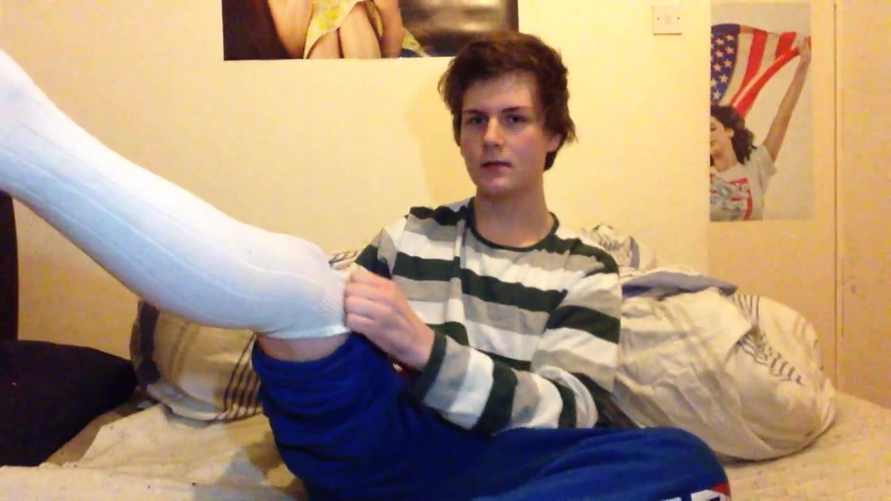 Teen Socks On Bed - Teen Shows Socks and Feet 2 - ThisVid.com