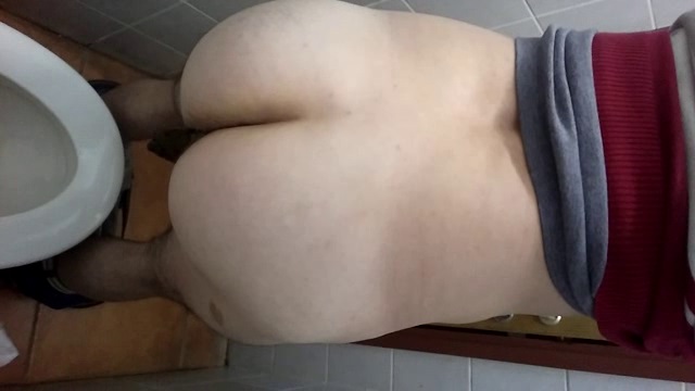Taking dump and cumming while standing