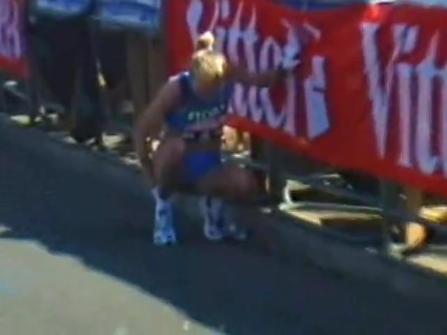 London marathon roadside piss. Well done girl!