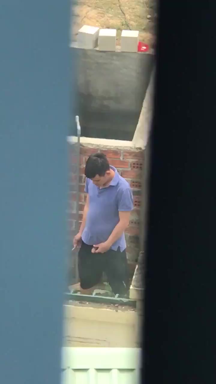 SPYING MEN PISSING OUTSIDE 5 - ThisVid.com 中文