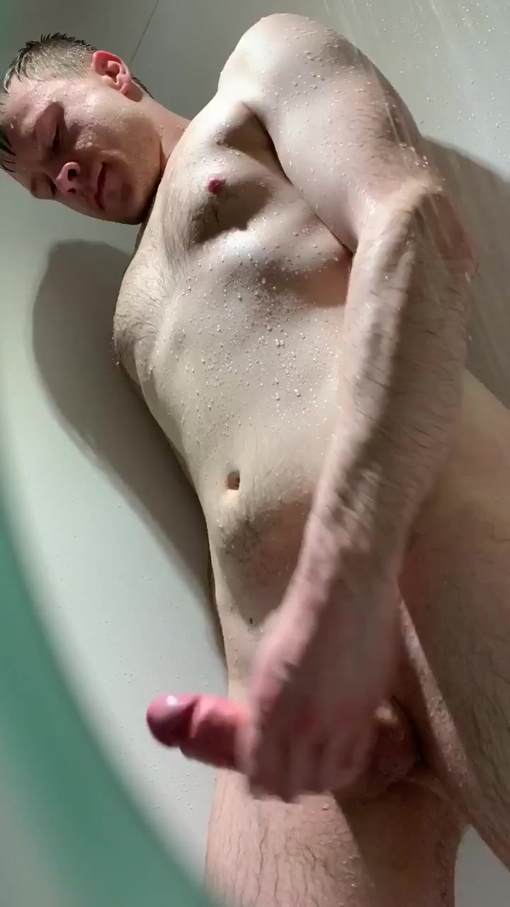 Spying bath - ThisVid.com