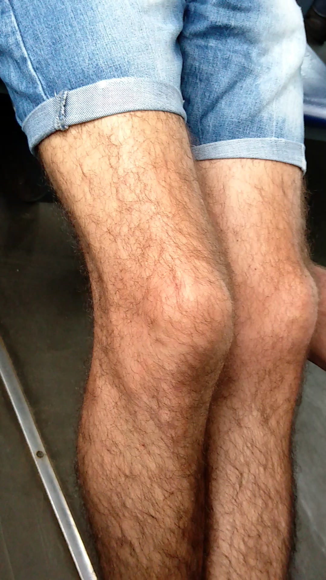 Sexy hairy legs - video 3 - ThisVid.com