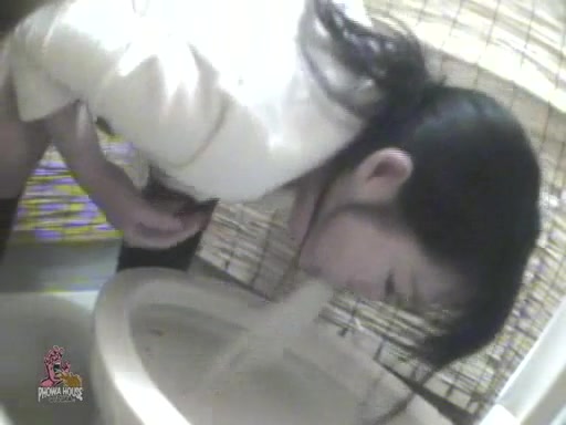 Intoxicated girl puking in a public toilet - ThisVid.com