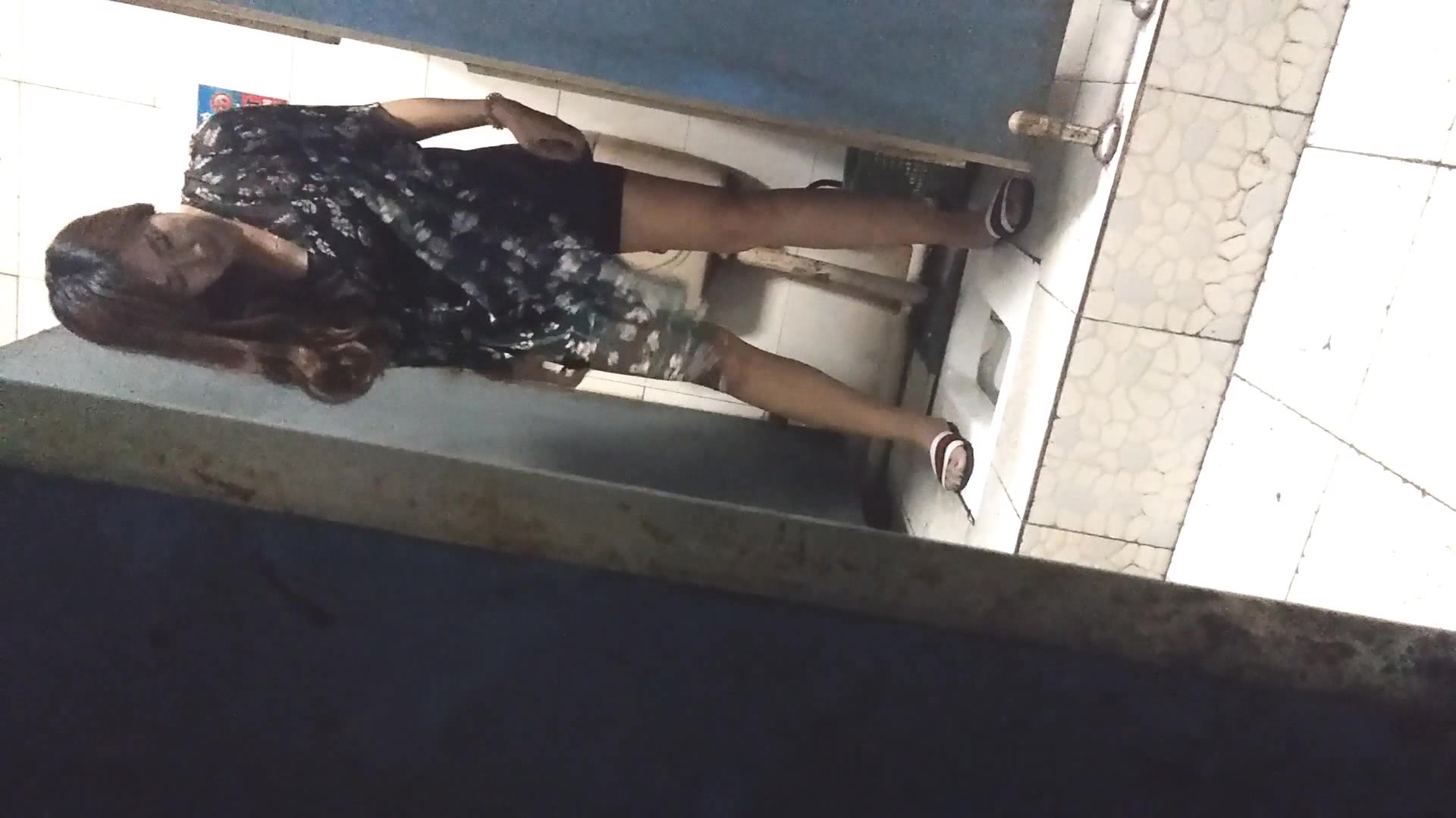 China public toilet voyeur - video 6 pic