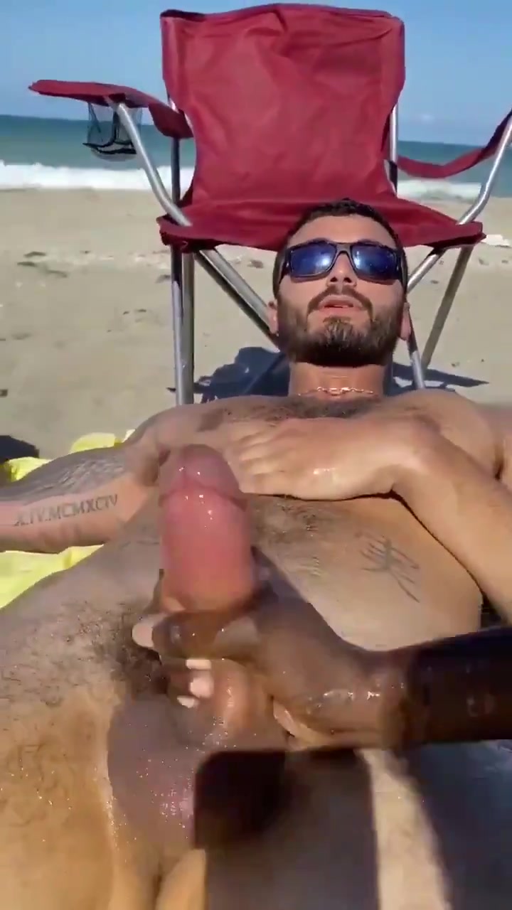 CUMMING AT THE BEACH WITH FRIEND pic