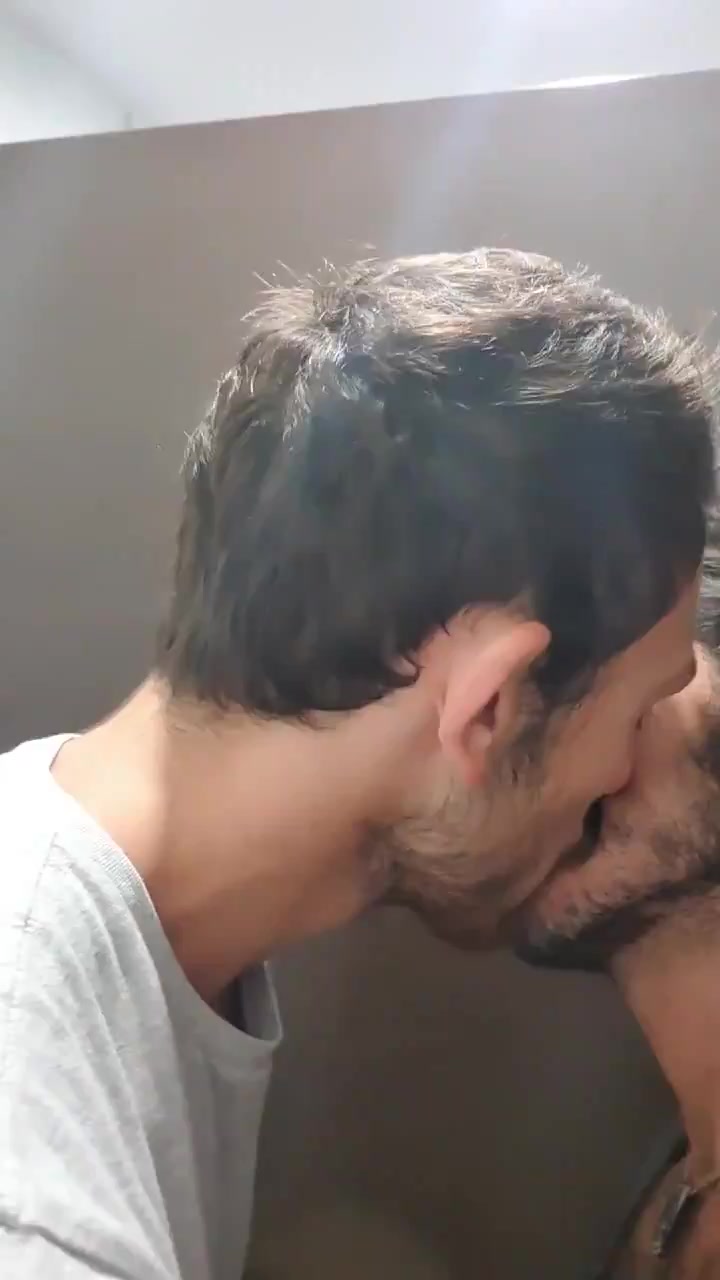 gay kiss - video 3