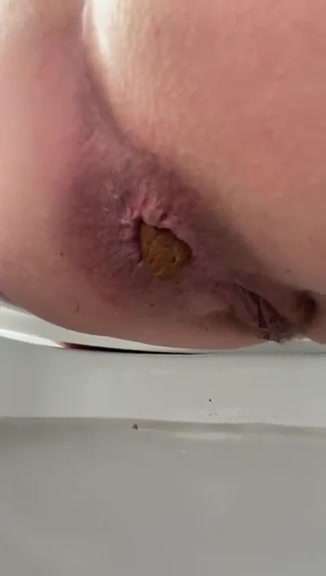 Selfshotchick - Girl pooping on toilet self shot 5 - ThisVid.com
