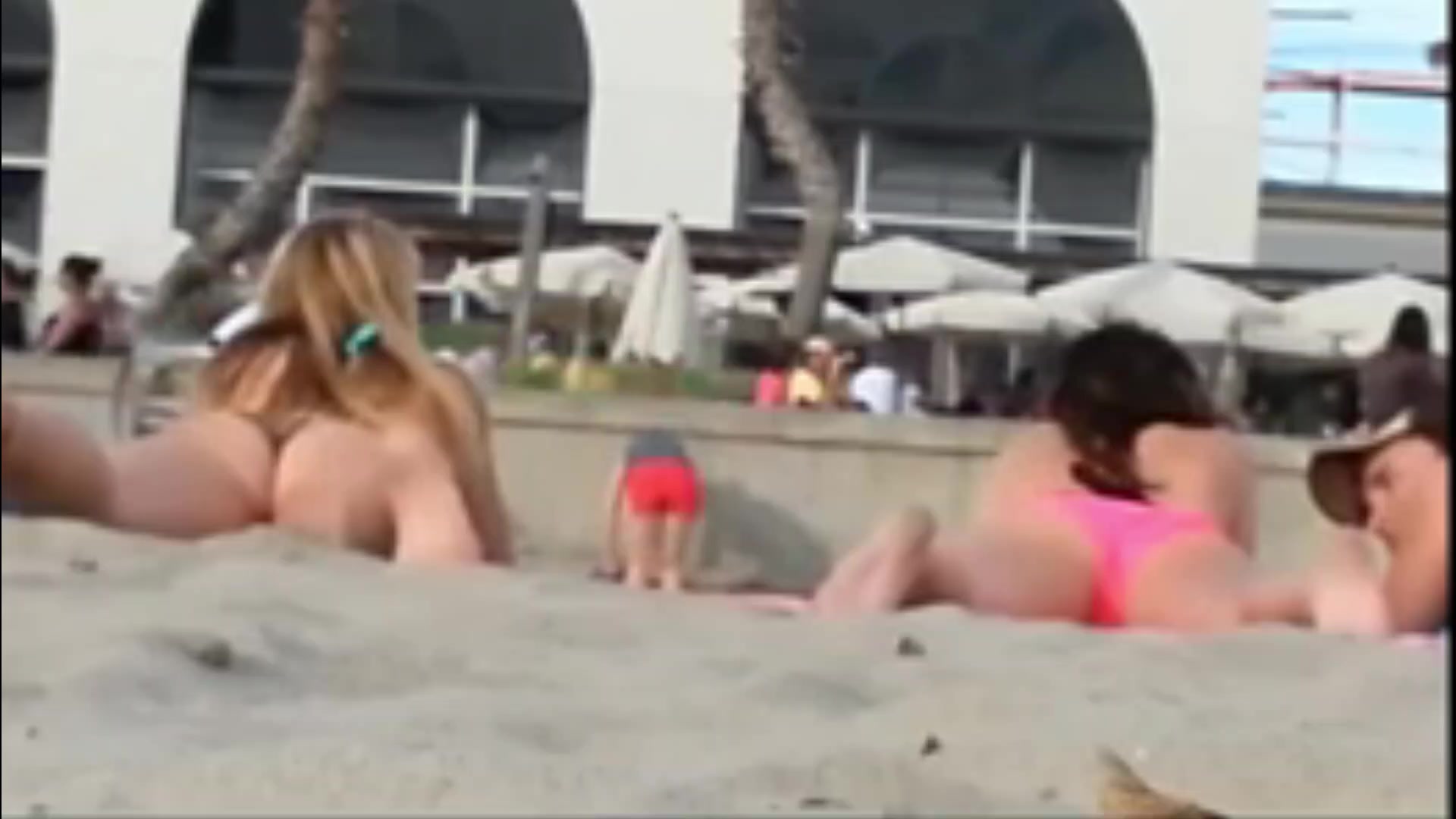 Girl Masturbates next to her Friend in Public - ThisVid.com