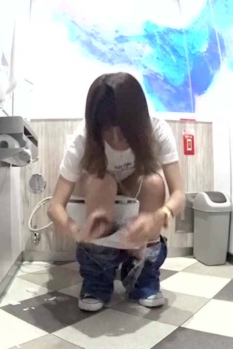 female toilet voyeur pee