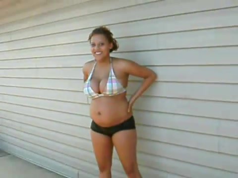 Chubby Pregnant Bikini - Pregnant girl pees her bikini - ThisVid.com