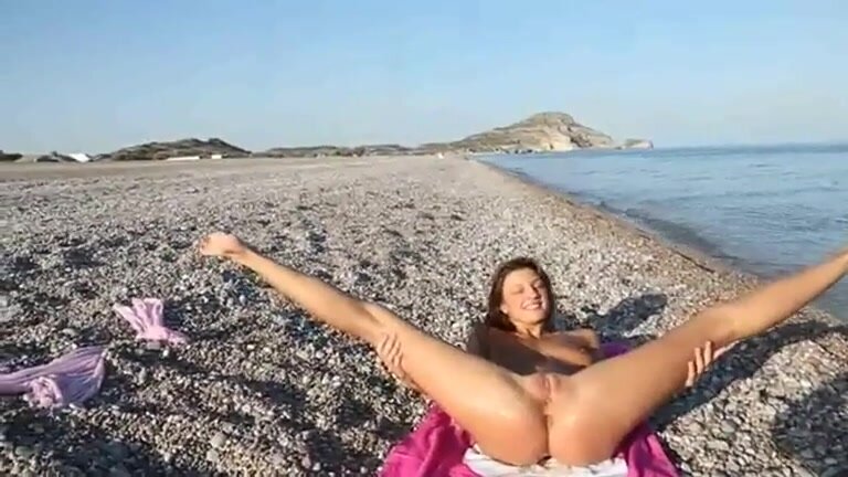 Pissing Girls On The Beach - Bronzed girl piss fountain on the beach - ThisVid.com
