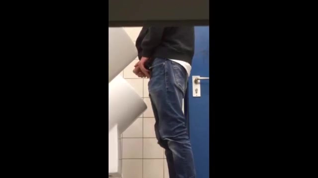 Spying on guys pissing at the urinal
