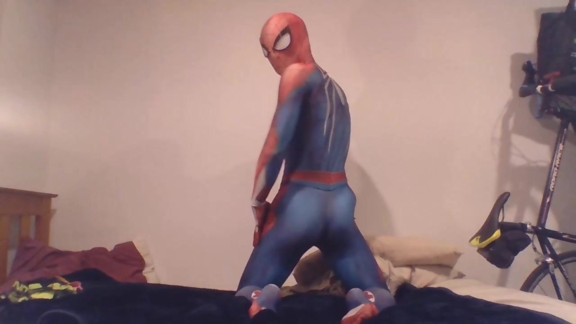 Spider Man Anal - Muscle guy in spiderman suit (25-06-2020) - ThisVid.com