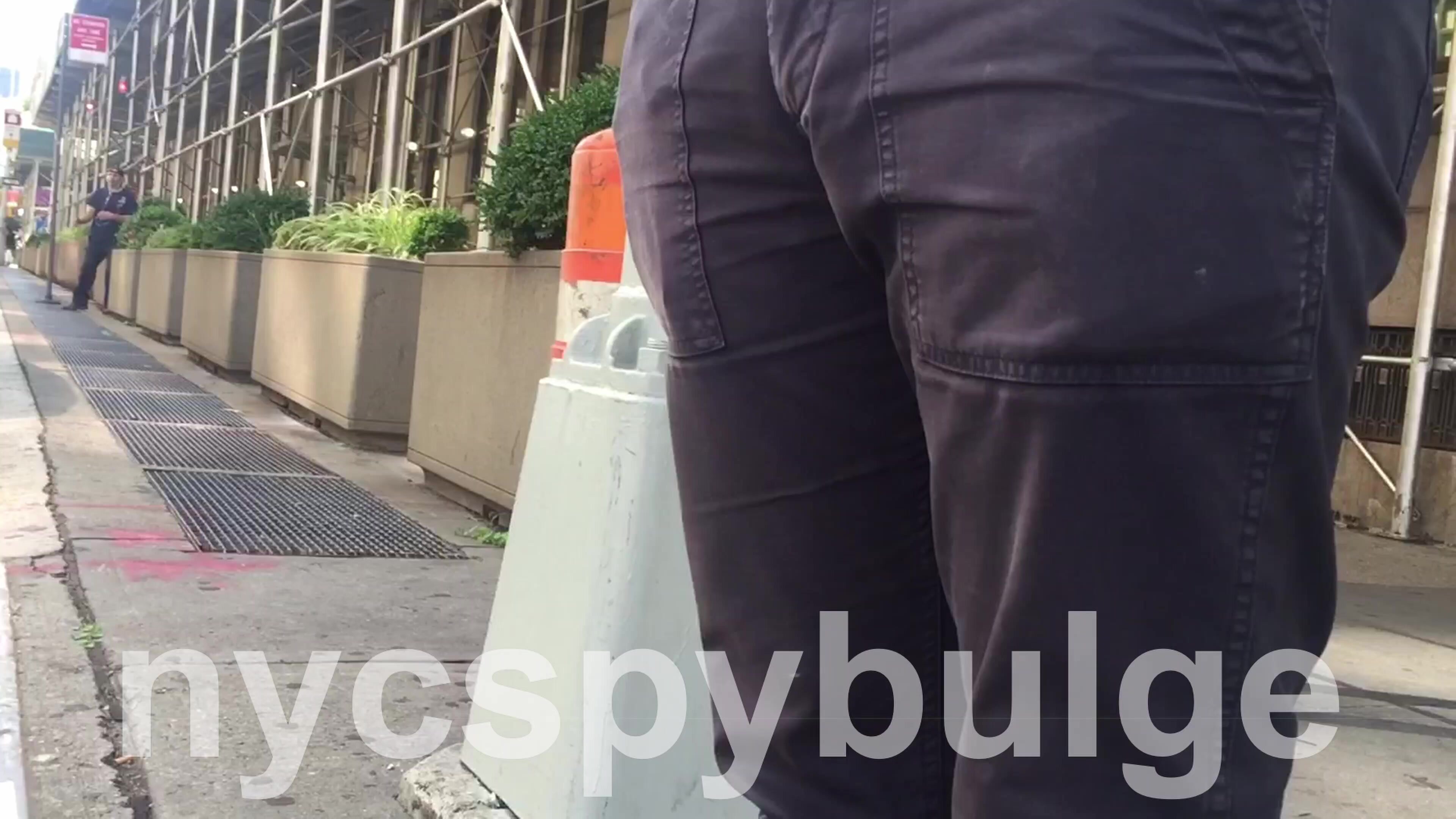 Black pants spy bulge - ThisVid.com