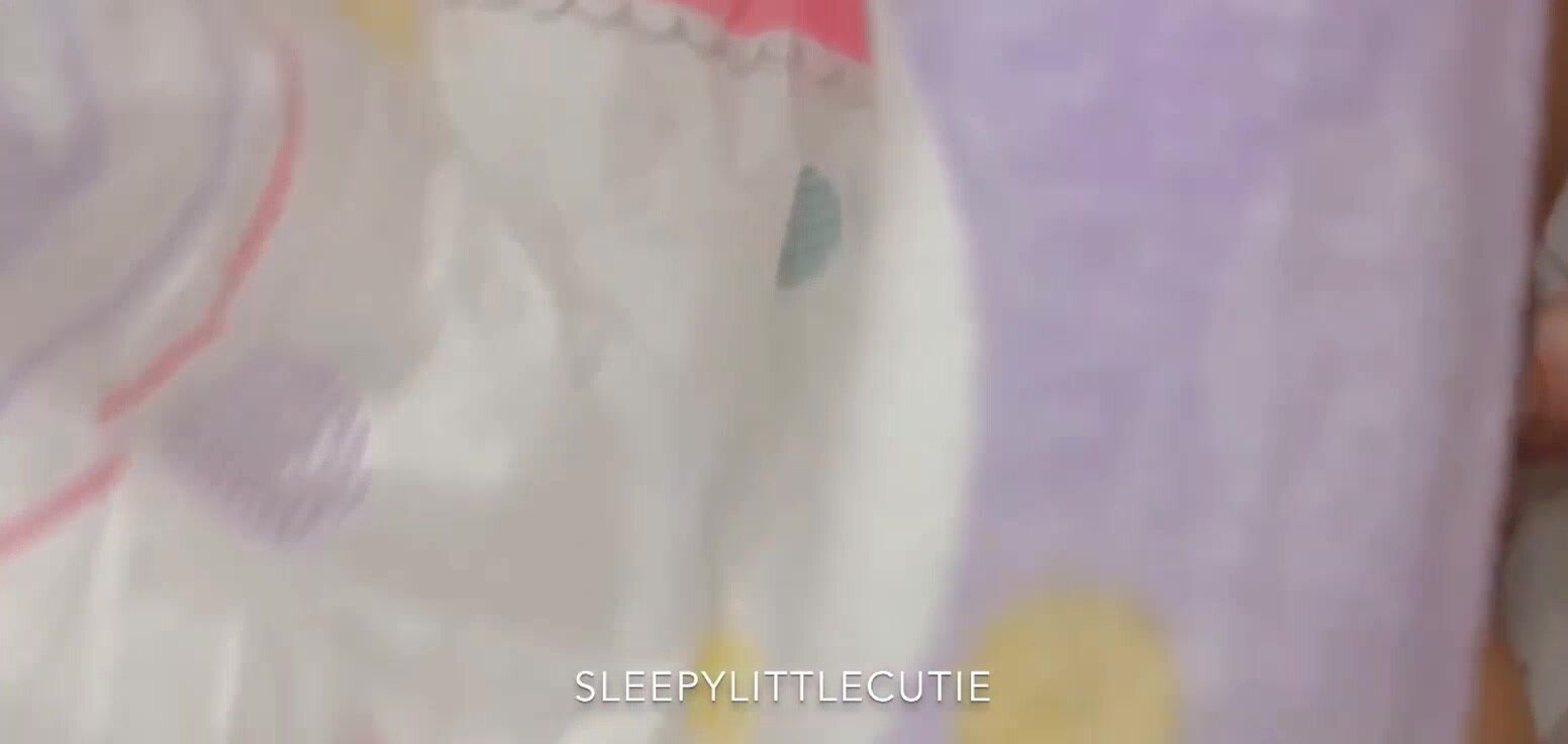 Sleepy Little Cutie - ThisVid.com en anglais