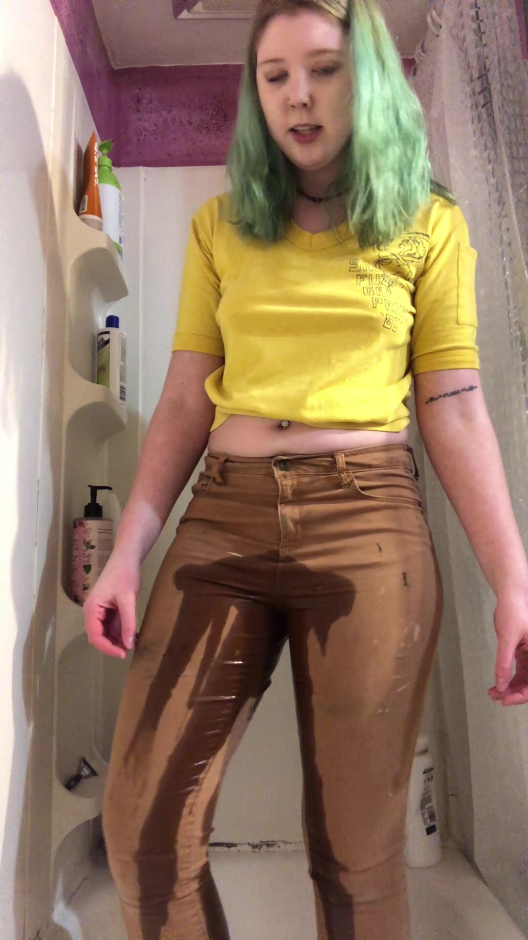 girl peeing her pants on webca gallerie