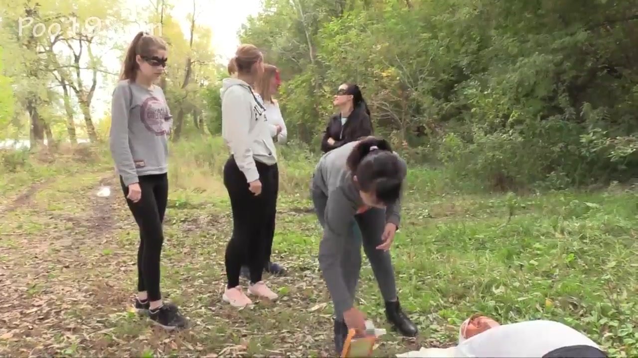Young girls caught a married man in the woods and pooped on