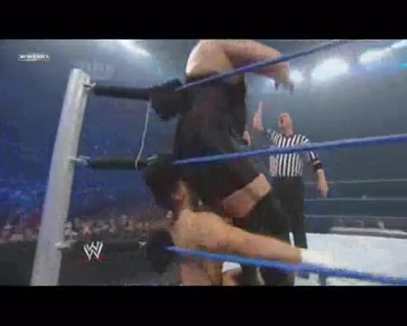 Big Show sits his heavy ass on an unwilling face