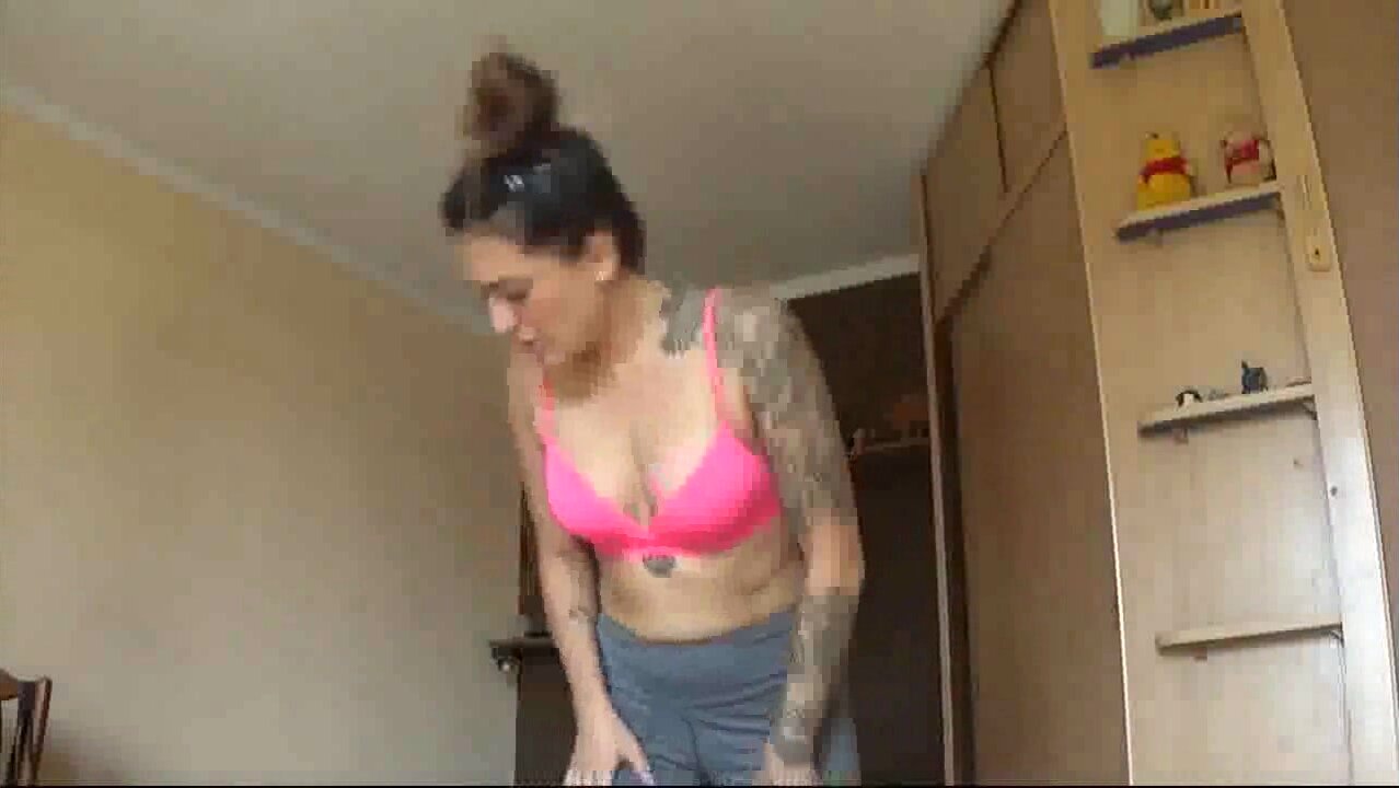 Beautiful and sexy Italian girl farted - video 6 - ThisVid.com