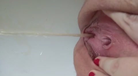 Preggo Pissing Close Up - Closeup of a Beautiful Peeing Vagina - ThisVid.com