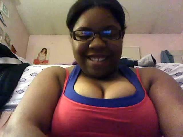 Nerdy black BBW amateur in webcam masturbation video - black ...