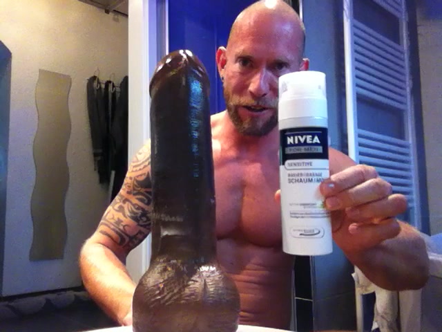 Inked dad stuffs his hole