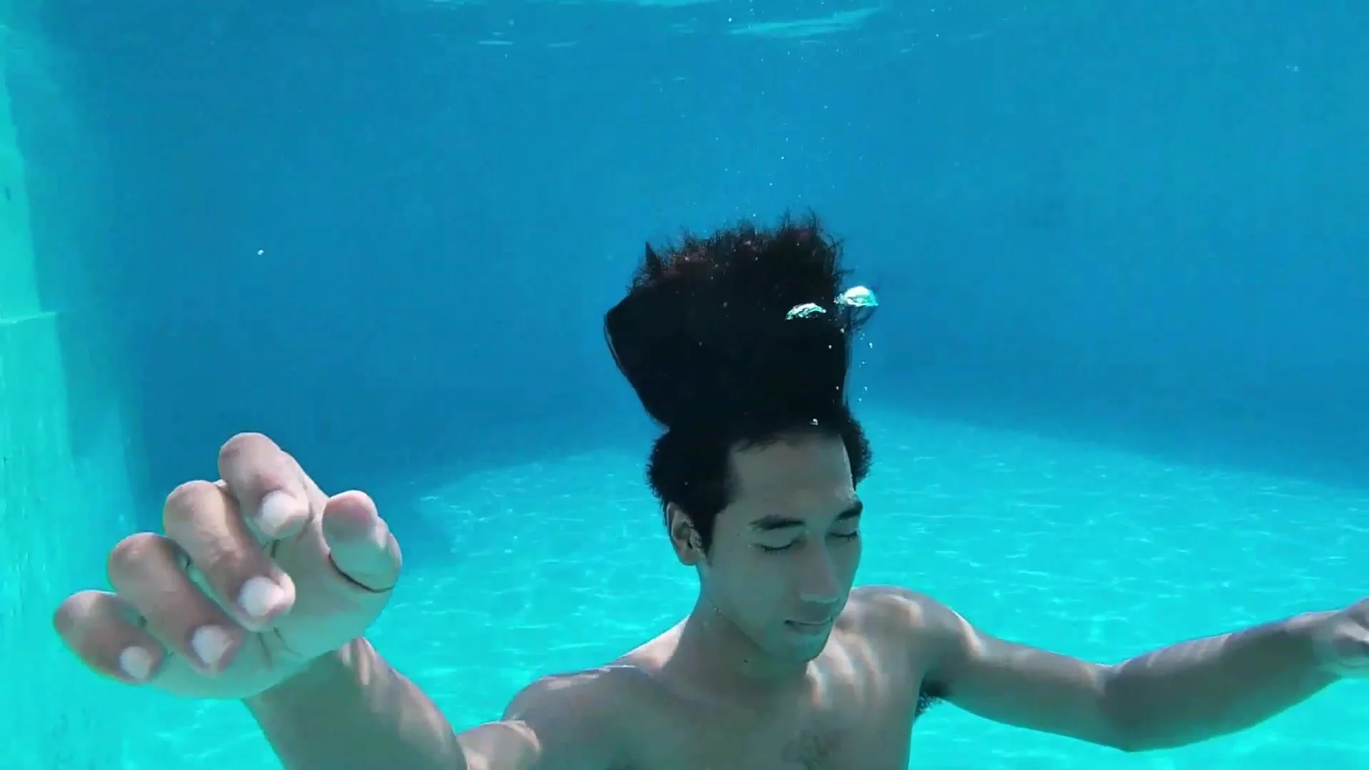 Barefaced Speedo Guys Sinking Underwater Thisvid