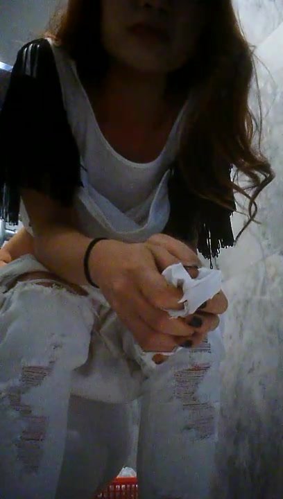 Thai university student pissing on toilet 6 - ThisVid.com