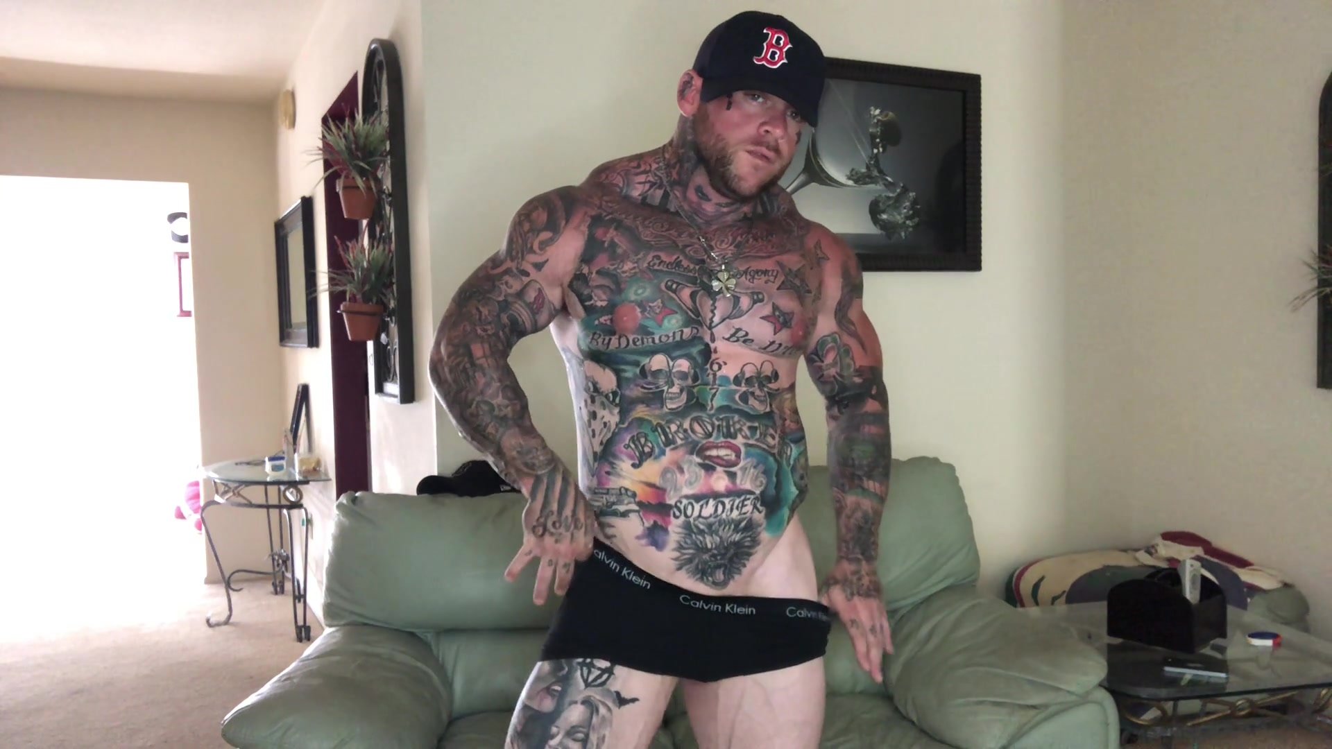 1920px x 1080px - Tattooed muscle strips and shows his asshole - ThisVid.com