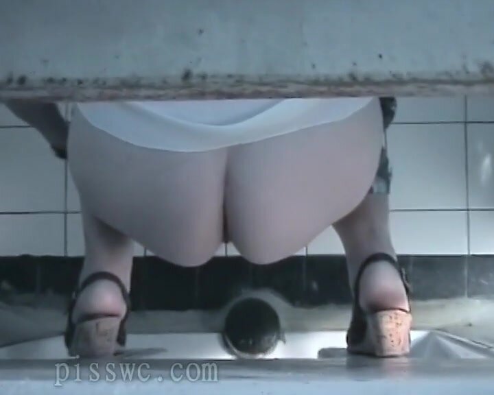 PissWC 256 - ThisVid.com