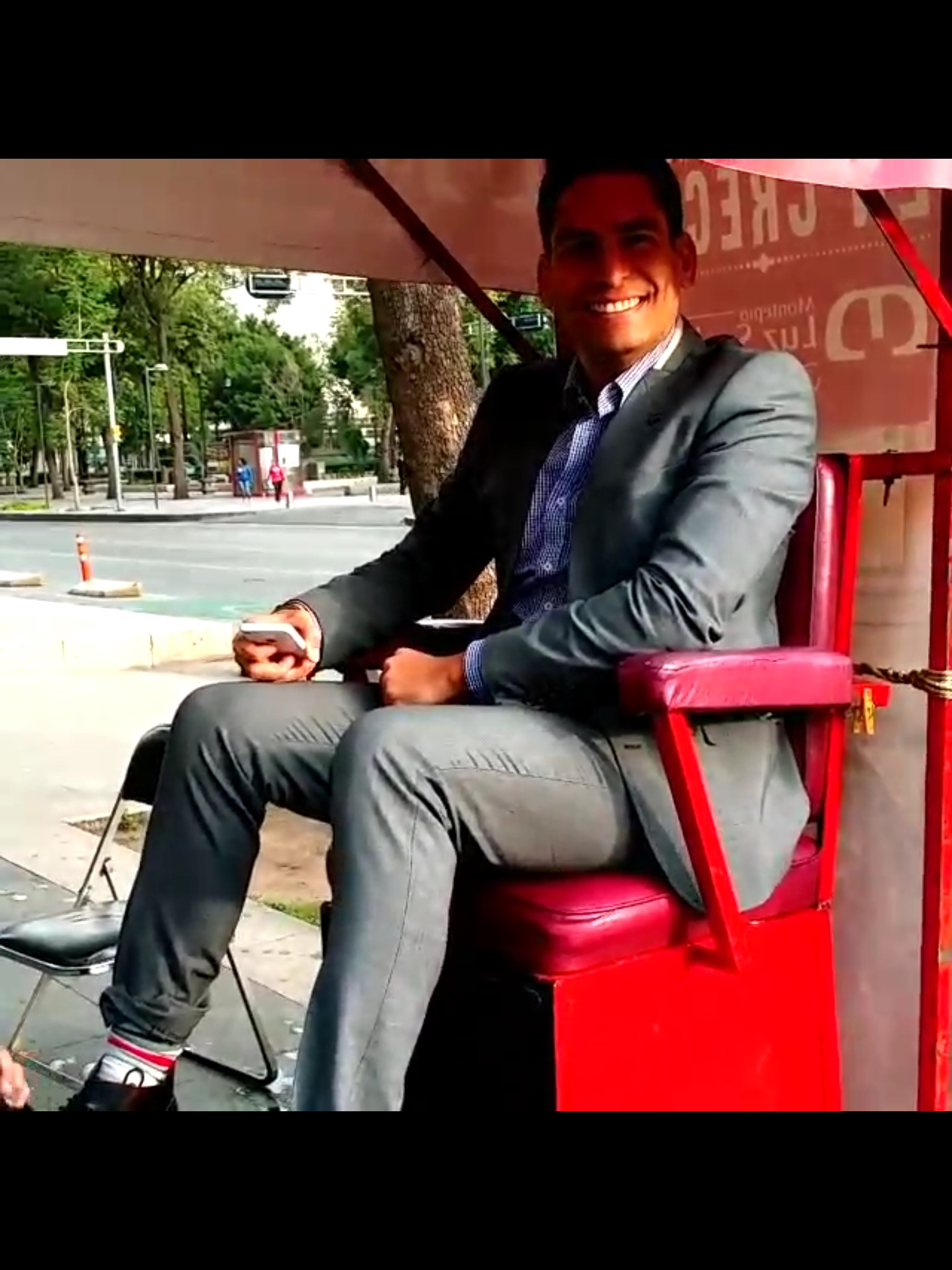 Latino Reporter Gets His Shoes Shined