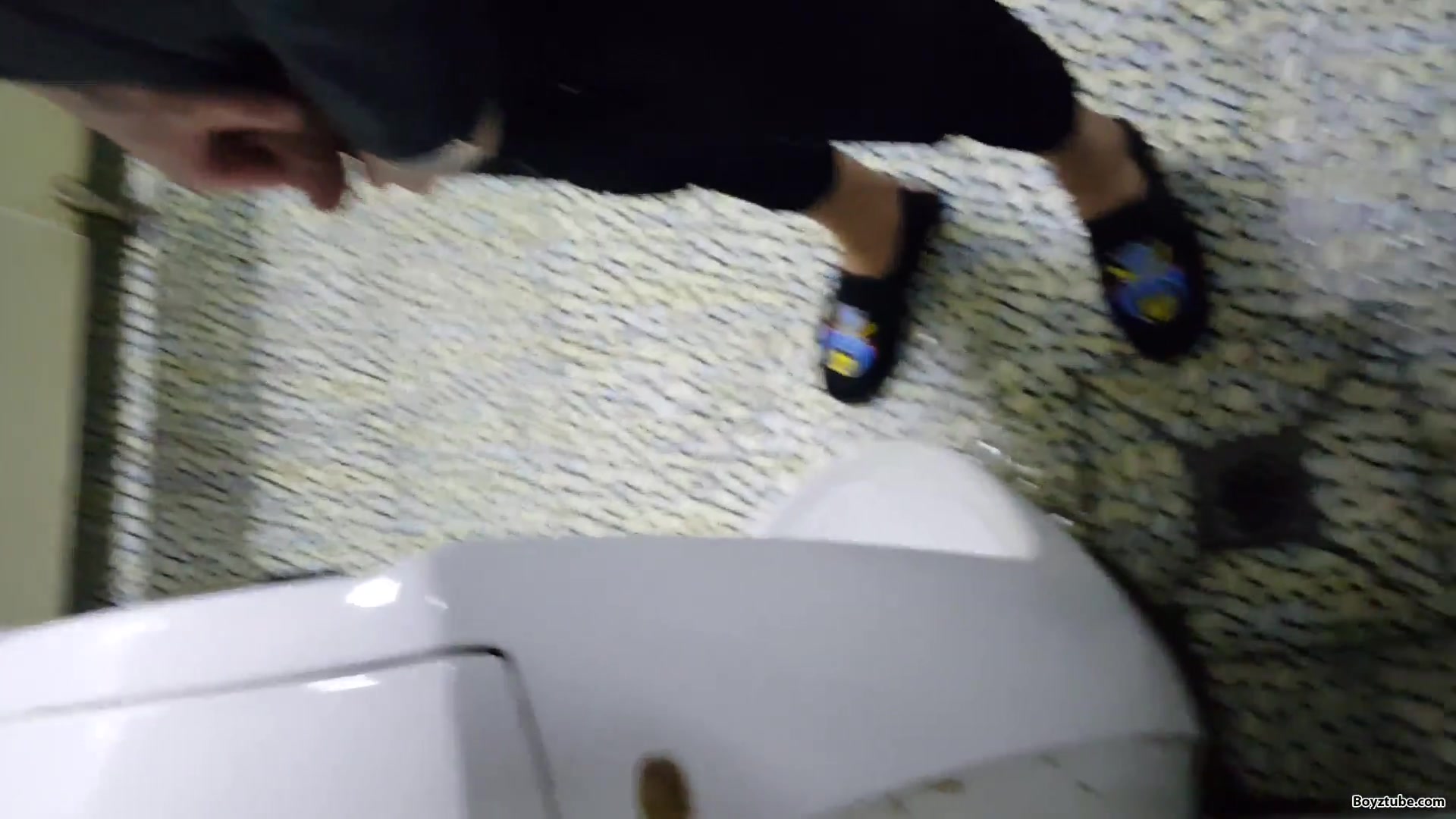 Pissing Chinese Twinks