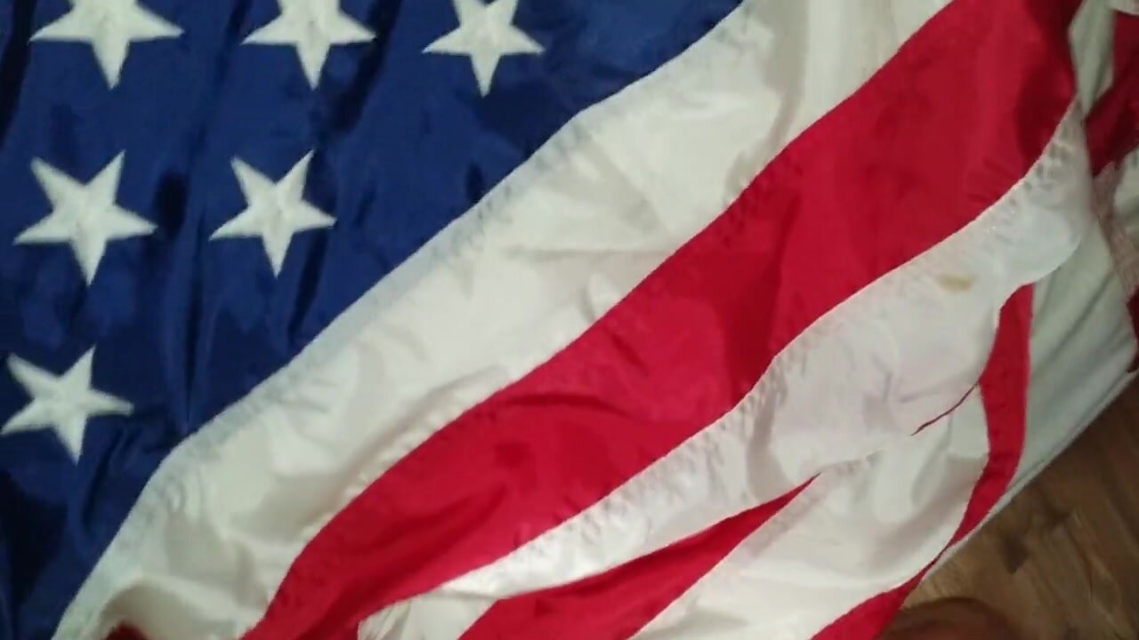 Us Flag Porn - Man cums on an American Flag - ThisVid.com