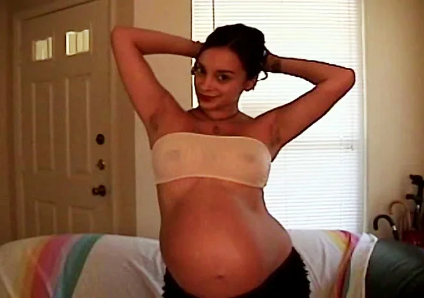Amateur Pregnant Sex - Pregnant amateur flashes her sexy body - preggo sex porn at ThisVid tube