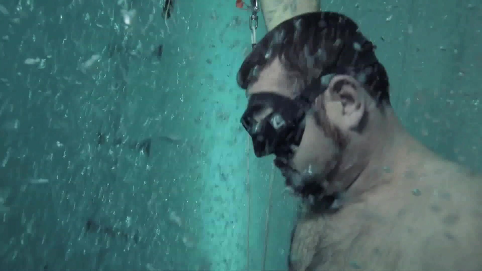 Underwater scuba and breathold in tank - ThisVid.com