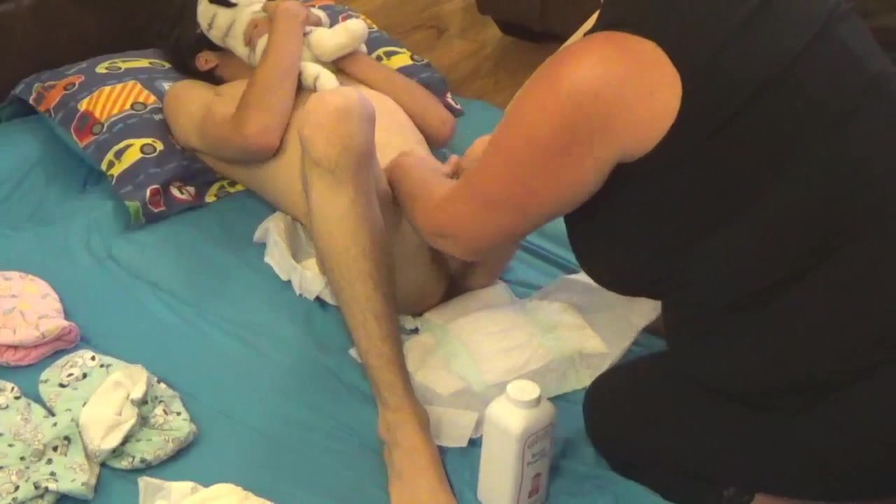 Mdlb diapered boy - ThisVid.com
