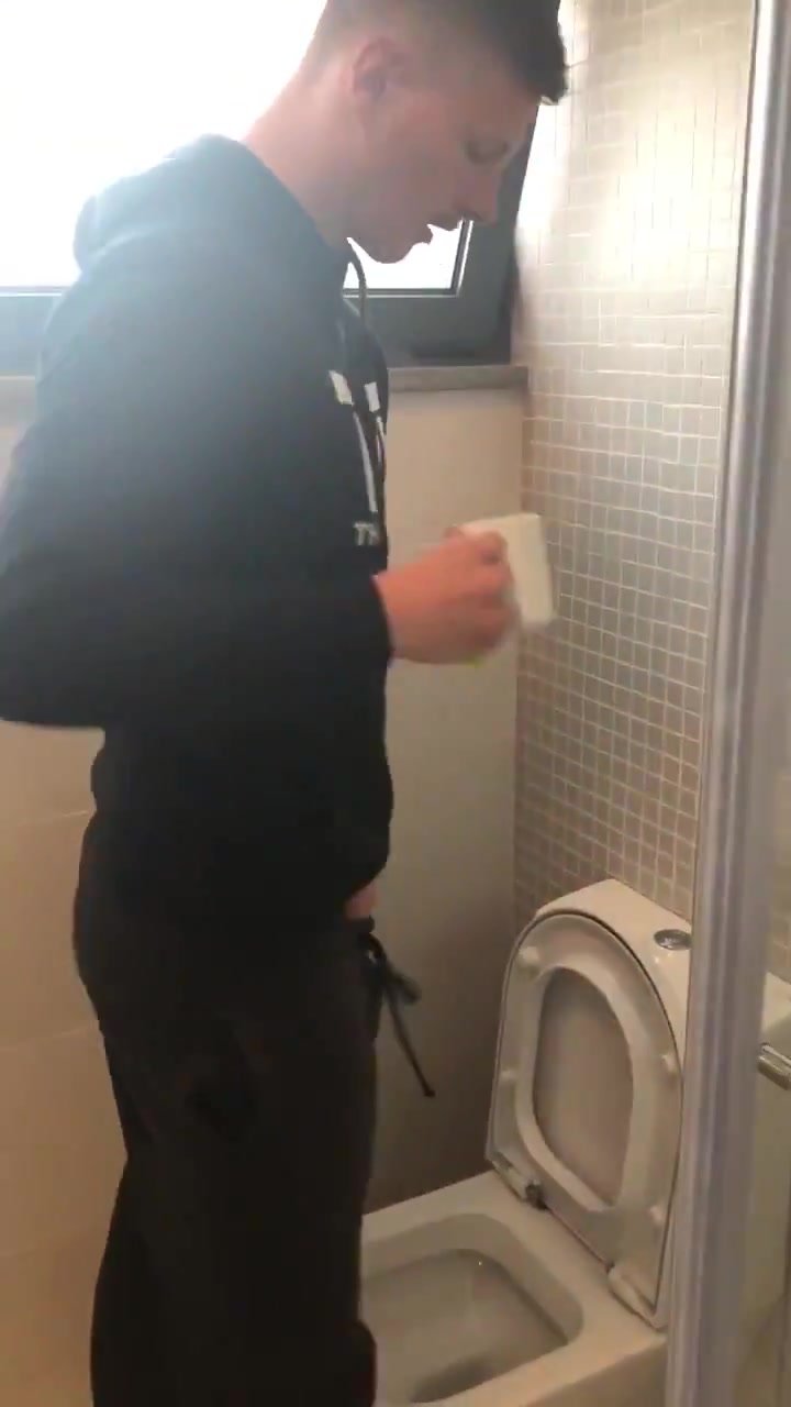 Huge cock pissing - video 2 pic