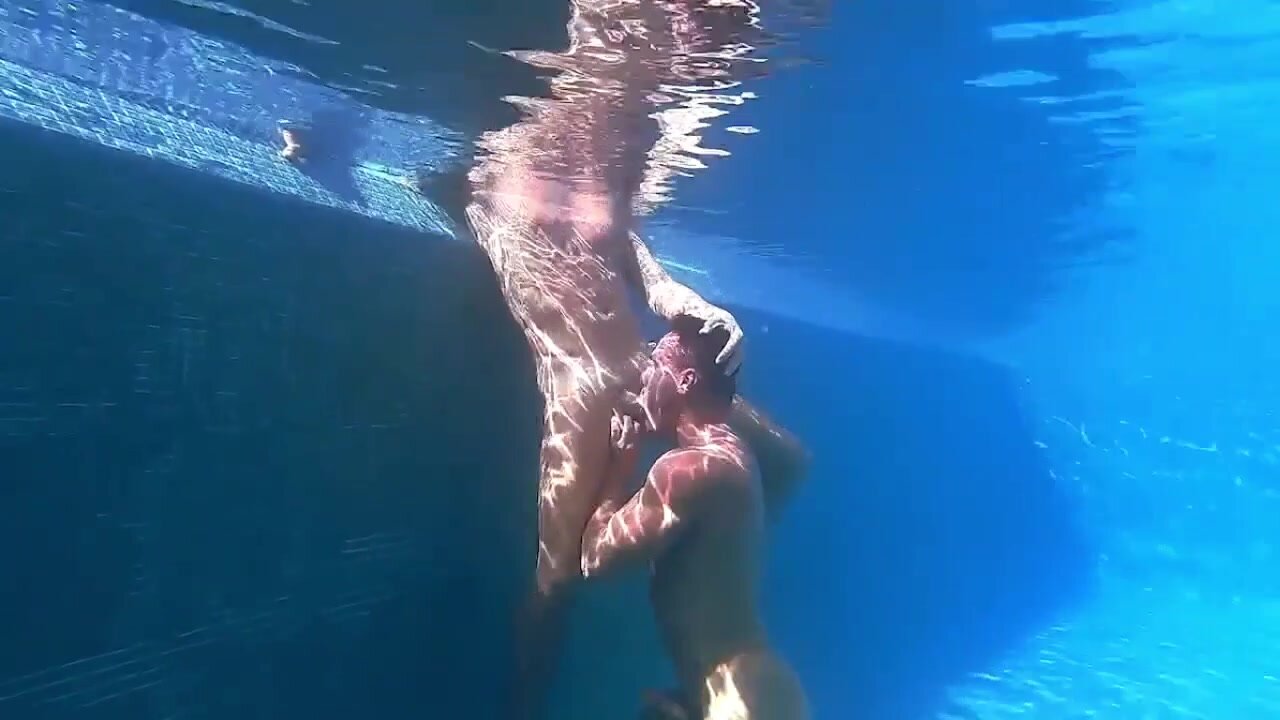 Deep underwater blowjob