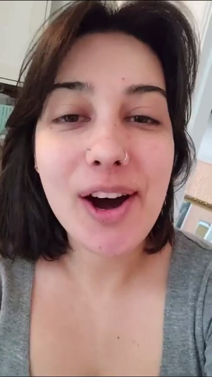 Sexy Mexican takes her morning shit pic