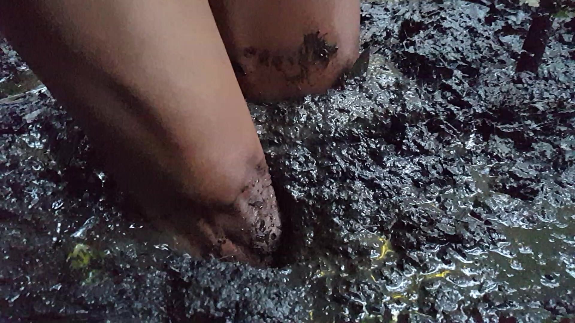 Black Mud Porn - Barefoot deep mud walk - ThisVid.com