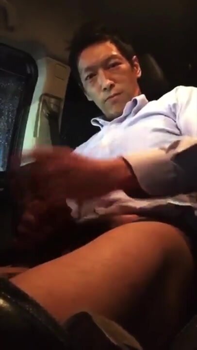ASIAN DADDY JERKS OFF IN CAR - ThisVid.com