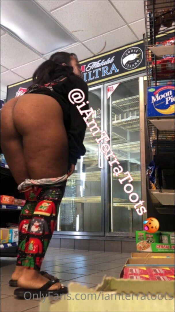 608px x 1080px - Public Store Ebony Scat!! - ThisVid.com