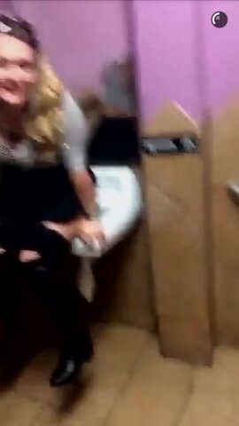 Girl Pissing Sink Porn - Girl filmed by friends peeing in sink - ThisVid.com